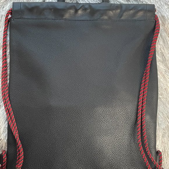 Gucci Logo-Printed Drawstring Backpack - Picture 4 of 6